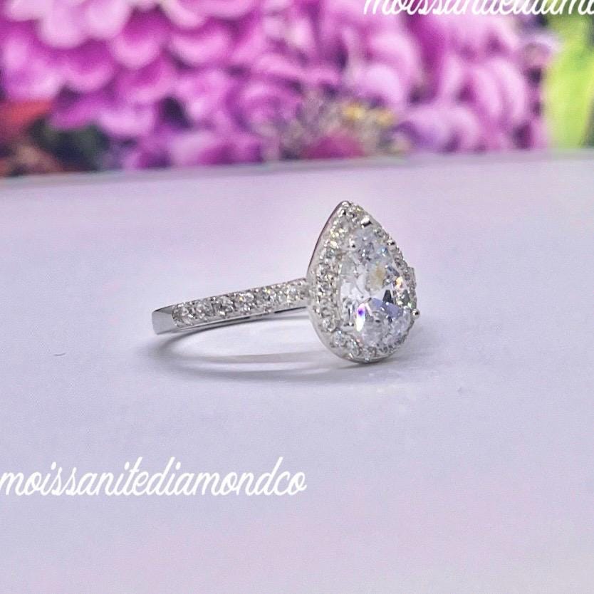 Pear cut 1.5 Ct Moissanite Engagement Ring | 925 Silver