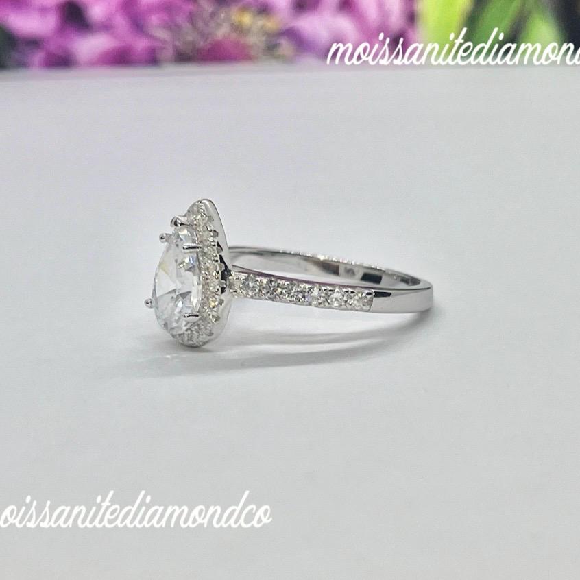 Pear cut 1.5 Ct Moissanite Engagement Ring | 925 Silver